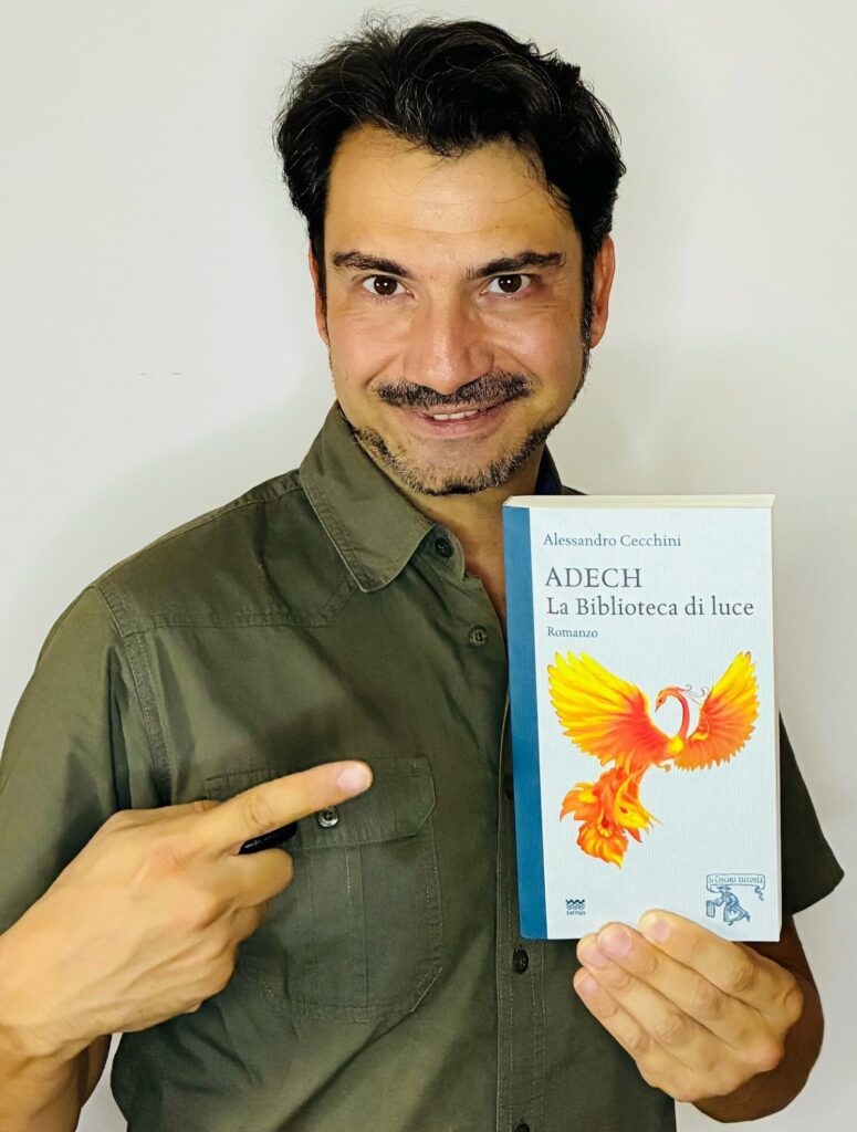 immagine di Alessandro Cecchini con in mano il libro Adech la Biblioteca di luce